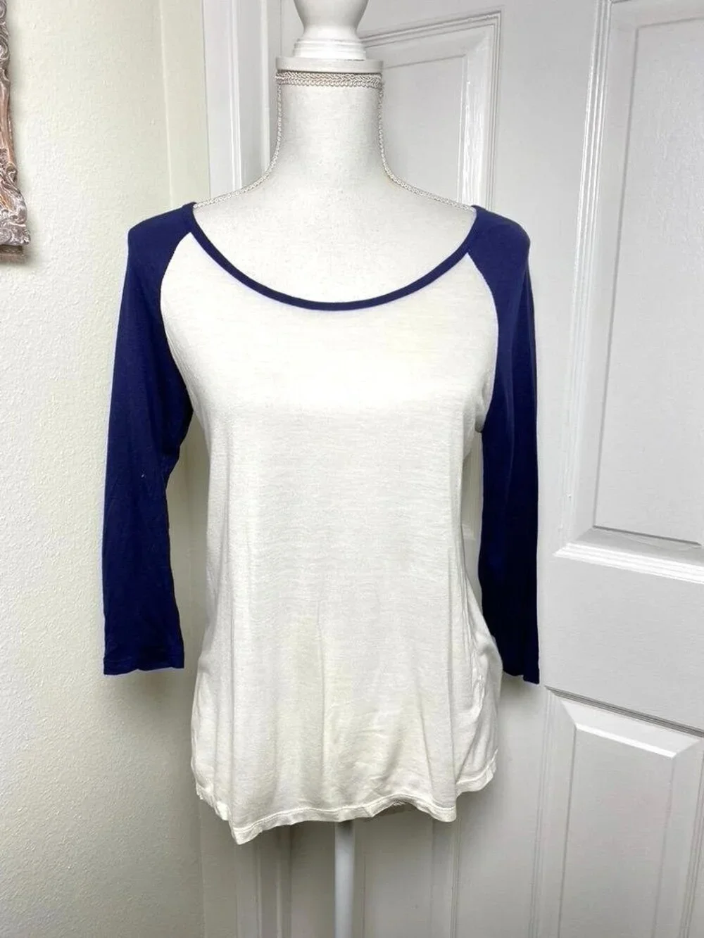 Heart Hips Rayon Hi-Lo Baseball T-Shirt Top Blue White Size Small Casual  SB